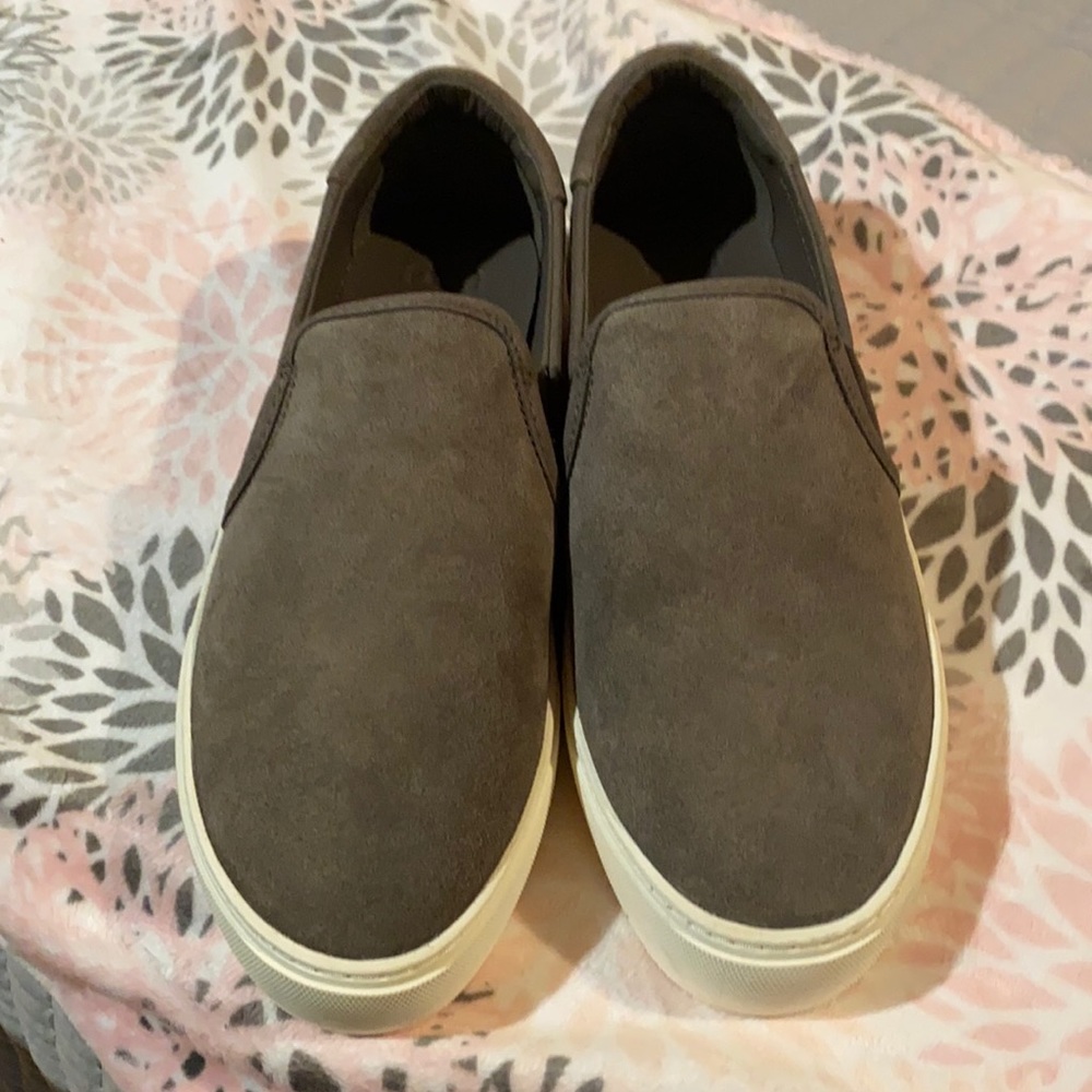 New ladies UGG  Size 9